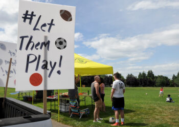 Youth athletes and musicians gather in Medford asking to resume the activities they love – Mail Tribune