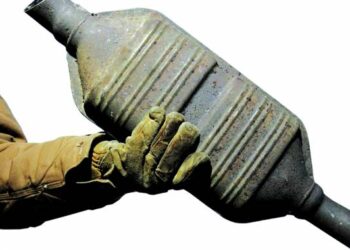 Cunning mechanics feast on cars’ hidden treasures