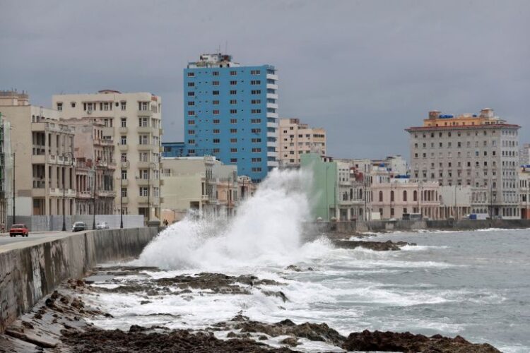 Texas, Louisiana brace as Tropical Storm Laura pegged to gather force, United States News & Top Stories