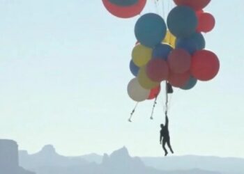 David Blaine pulls off high flying balloon ‘Ascension’ stunt, Entertainment News