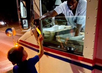 Alabama mail carrier surprises birthday boy with a gift