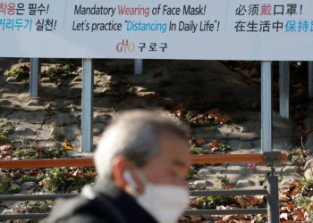 The Latest: Chicago-area nursing home workers walk off job