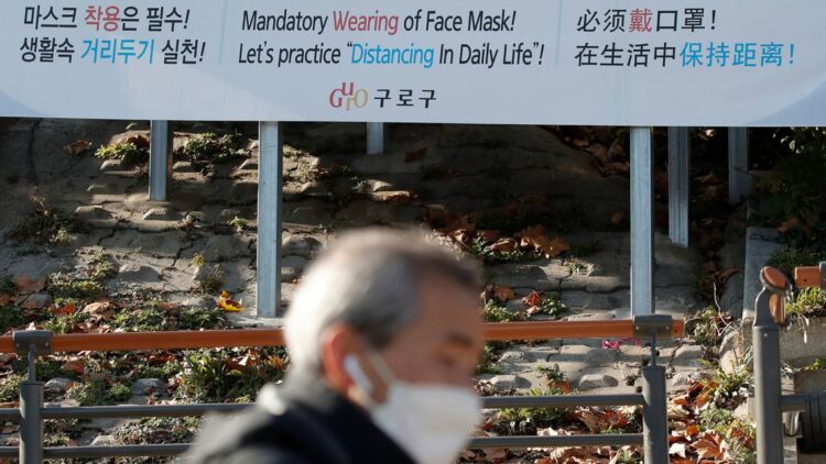 The Latest: Chicago-area nursing home workers walk off job