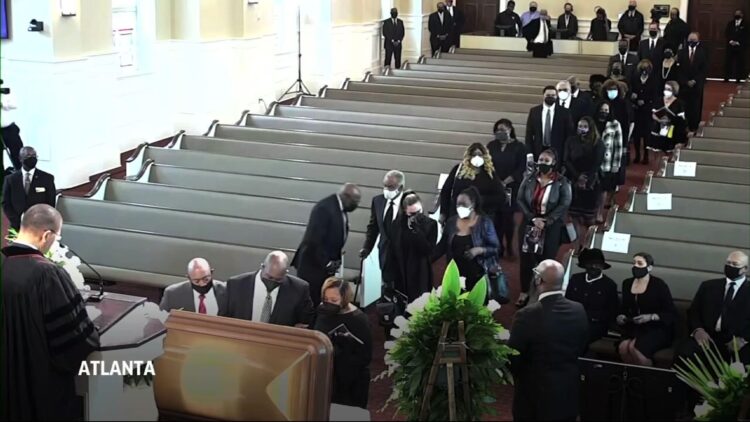 Family, celebrities mourn one-time home run king – Yahoo News