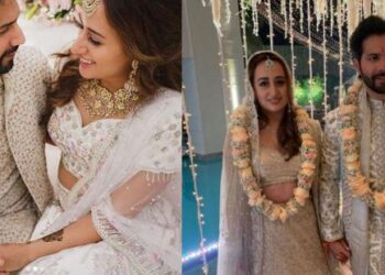 Varun Dhawan, Natasha Dalal pose hand in hand post their varmala ceremony and it is pure love; See Pic