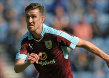 David Jones: Wrexham sign experienced midfielder as player-coach