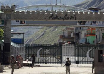 Pakistan shuts door to further Afghan refugees