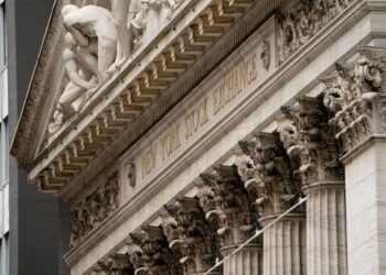 Asian shares pull back, chilled by decline on Wall Street