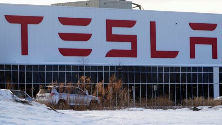 US investigates 416,000 Tesla vehicles over unexpected braking reports