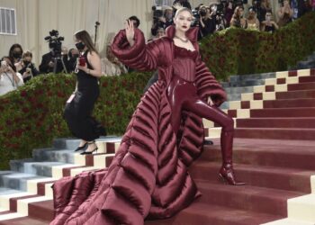 Inside the Met Gala: Celebrities, glamour and 275000 pink roses – Channel NewsAsia