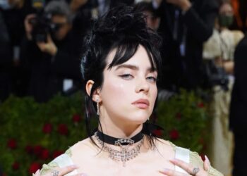 Billie Eilish sparks reaction in a string bikini for candid sun-drenched selfie