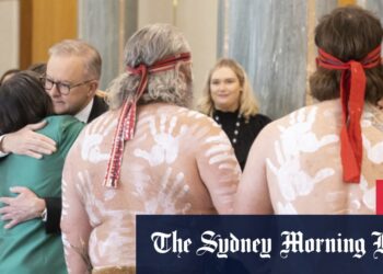 Optus breach sparks banks data-sharing plan; Voice to parliament backed by voters; federal ICAC legislation to be introduced; RBA interest rate rises cause $120b budget hole; Jacqui Lambie supports medicinal cannabis for veterans