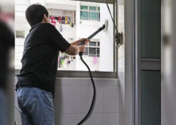 A stinky situation: Punggol resident claims neighbour upstairs pours urine out of window, Singapore News