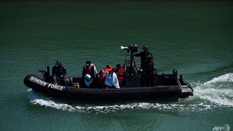 UK Border Force workers announce Christmas strike