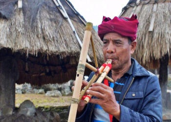 In Indonesia’s Flores, a lifelong bamboo flautist looks to the next generation