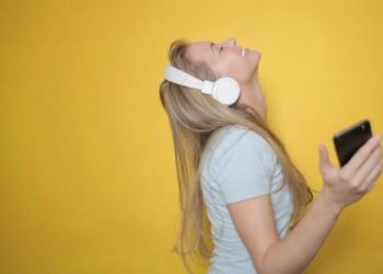 Suno AI Music Unfazed By Lawsuit, Rolls Out IOS App